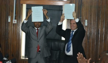 SHIRIKA LA RELI TANZANIA LASAINI RASMI MKATABA WA UNUNUZI WA INJINI MPYA 11 ZA TRENI 