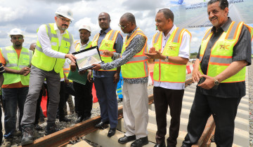 KIPANDE CHA PILI MOROGORO-MAKUTOPORA UJENZI WA SGR WAZIDI KUNOGA.