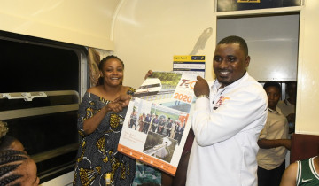 SHIRIKA LA RELI TANZANIA LAFANYA KAMPENI YA UELEWA NDANI YA TRENI YA DELUXE KUTOKA DAR ES SALAAM MPAKA MOSHI