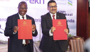 ​SERIKALI YA TANZANIA NA BENKI YA STANDARD CHARTERED ZAWEKEANA SAINI MKOPO WA UJENZI WA RELI YA KISASA – SGR