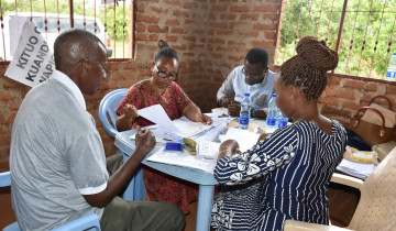 ​SHIRIKA LA RELI TANZANIA – TRC LAENDELEA NA ZOEZI LA ULIPAJI FIDIA MKOANI MOROGORO