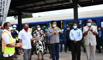 WAZIRI MKUU ARIDHISHWA NA MAENDELEO YA MRADI  WA UJENZI WA RELI YA KISASA - SGR