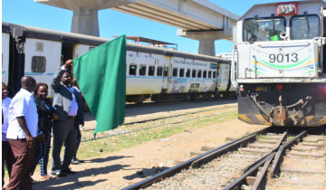MKUU WA MKOA WA DAR ES SALAAM ARUHUSU TRENI KWANZA YA ABIRIA DAR ES SALAAM KUELEKEA ARUSHA
