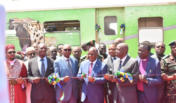 RAIS MAGUFULI AZINDUA HUDUMA ZA USAFIRI WA TRENI KATI YA DAR ES SALAAM, TANGA NA ARUSHA