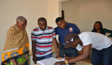 ​WANANCHI WA SHINYANGA WALIPWA FIDIA KUPISHA UJENZI WA RELI YA KISASA KIPANDE CHA ISAKA HADI MWANZA