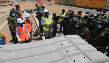 ​MAKAMANDA, MAAFISA WANAFUNZI JWTZ WATEMBELEA SGR MWANZA – ISAKA KATIKA ZIARA YA KIMAFUNZO