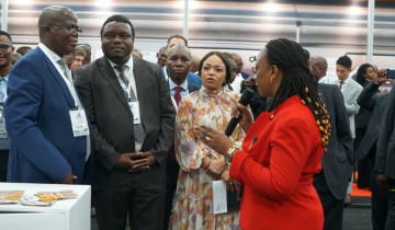 ​TRC YAPEPERUSHA BENDERA YA TANZANIA KONGAMANO LA MASHIRIKA YA RELI UKANDA WA SADC