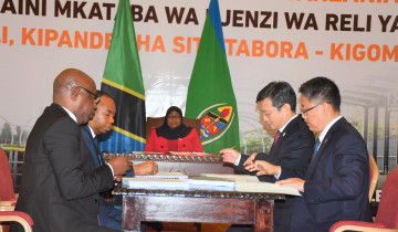 ​RAIS DKT. SAMIA ASHUHUDIA UTIAJI SAINI MKATABA WA UJENZI WA SGR TABORA - KIGOMA