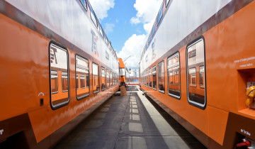 ​MABEHEWA SITA YA GHOROFA YA TRENI YA KISASA YAPOKELEWA