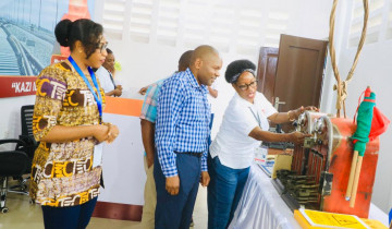 ​MKUU WA CHUO CHA RELI ATEMBELEA BANDA LA TRC SABASABA