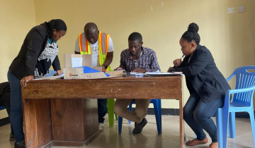 ​WANANCHI WAENDELEA KUPOKEA STAHIKI ZAO KUPISHA MRADI WA SGR