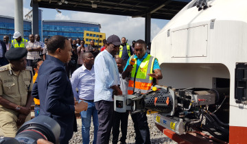WAZIRI WA UCHUKUZI AKAGUA UJENZI WA VIVUKO VYA SGR