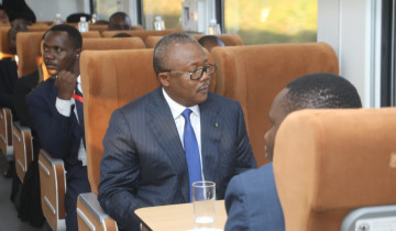 RAIS WA GUINEA - BISSAU ATEMBELEA TRC NA KUJIONEA SHUGHULI ZA USAFIRISHAJI WA TRENI ZA SGR